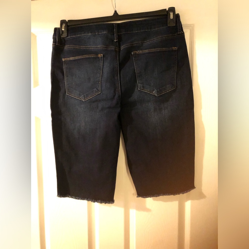 NY&C mid rise shorts - Picture 3 of 3